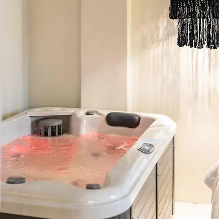 Unique Room-jacuzzi And Balcony