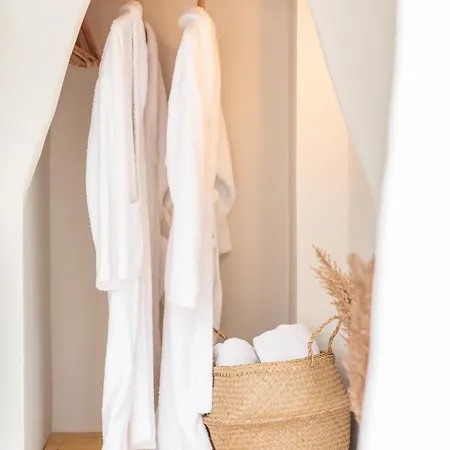 Unique Room-jacuzzi And Balcony דירה