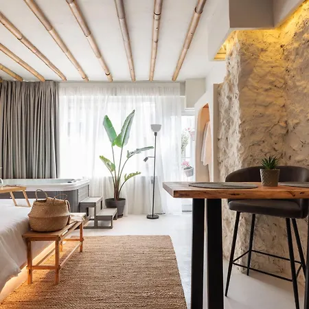 Unique Room-jacuzzi And Balcony Salonic