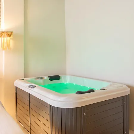 Unique Room-jacuzzi And Balcony * Salonic