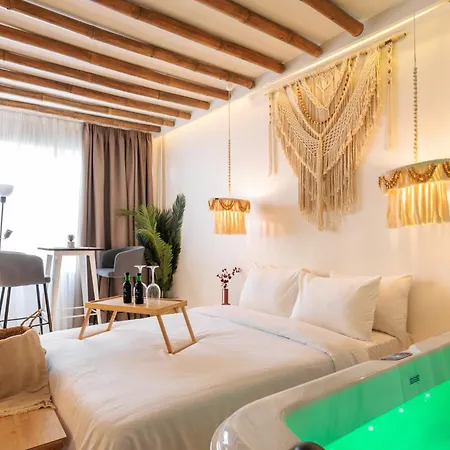 Unique Room-jacuzzi And Balcony *