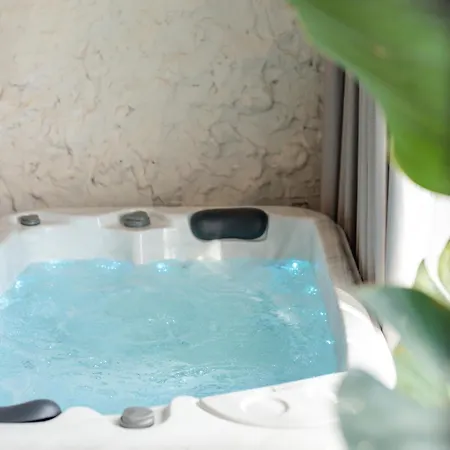 Apartament Unique Room-jacuzzi And Balcony *