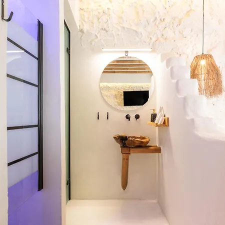 Unique Room-jacuzzi And Balcony