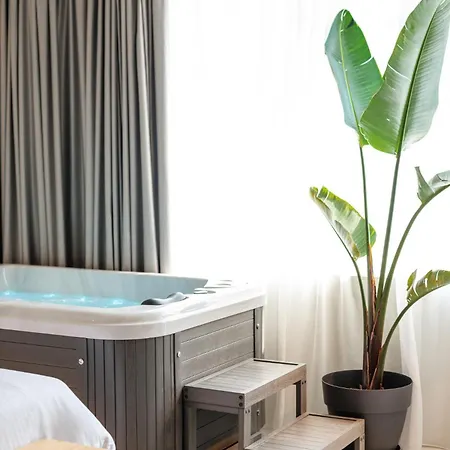 Unique Room-jacuzzi And Balcony Apartament