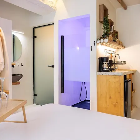 Unique Room-jacuzzi And Balcony Apartament *